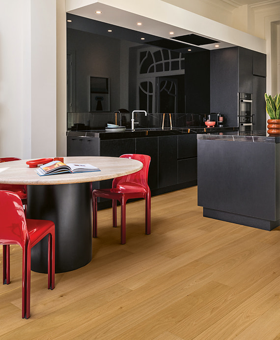 Os pavimentos de madeira natural Quick-Step, são perfeitos para a cozinha